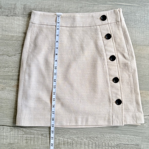 Ann Taylor Textured Side Button A-line Skirt (size 2) - Picture 10 of 10